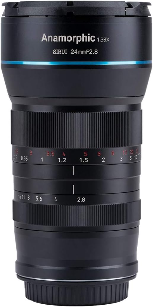 SIRUI 24 mm F2.8 Anamorphic 1.33x noir, avec bagues de mise au point et d’ouverture ; monture non visible
